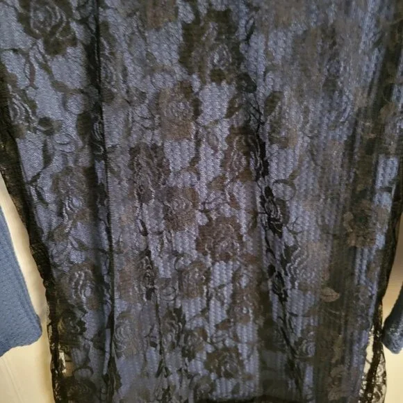 Camisa Blue knot-front off-shoulder tunic and sheer lace Tank Size: Medium NWT - Picture 10 of 14